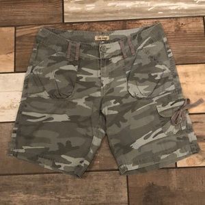 Camo shorts size 7